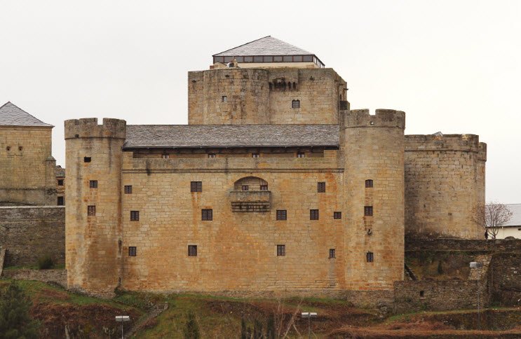 Castillo de los Condes de Benavente, Spain